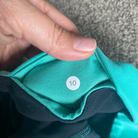 Lululemon Wunder Under reversible capris 10 - Picture 5 of 8
